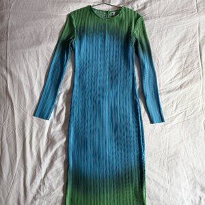 Arthur Apparel Box Pleat Crew Neck Midi dress in Green Orb